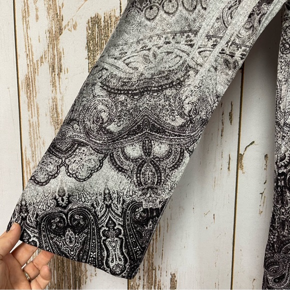 World Unity, Long Sleeve Printed Blouse. Size XL. In excellent condition! - Picture 4 of 8